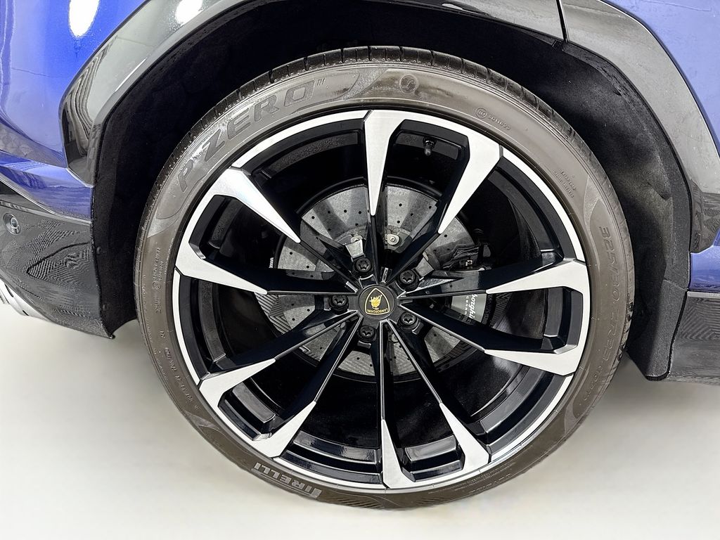 Thumbnail: 2020 Lamborghini Urus - 31