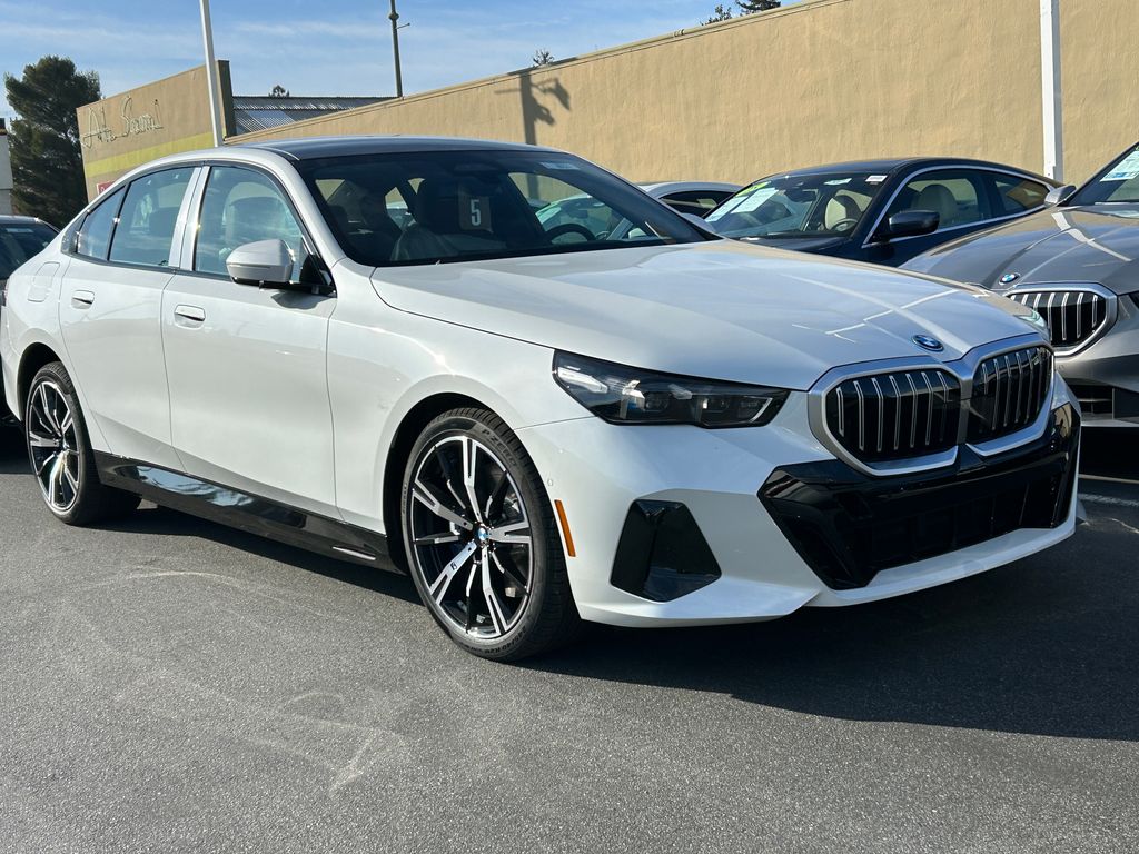 Thumbnail: 2026 BMW 5 Series - 2