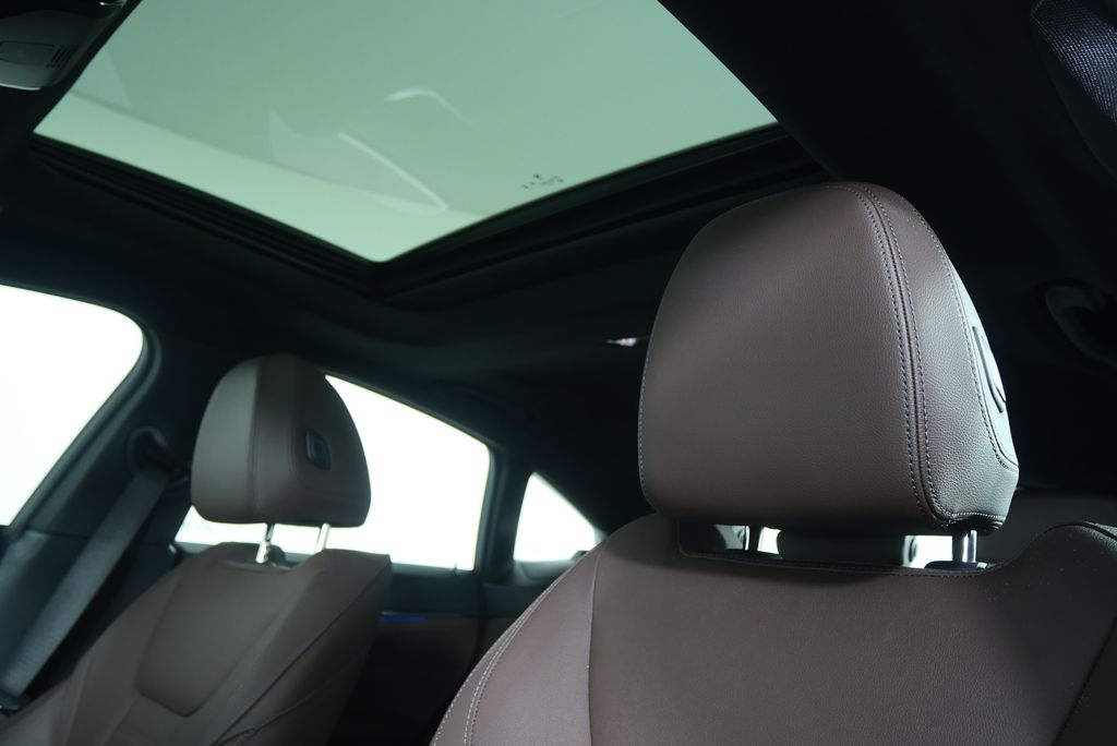 Thumbnail: 2025 BMW i4 - 12