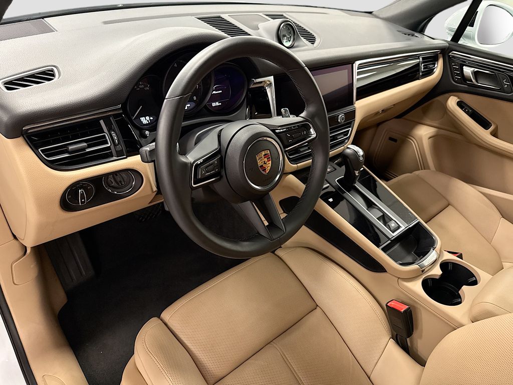 Thumbnail: 2025 Porsche Macan - 4