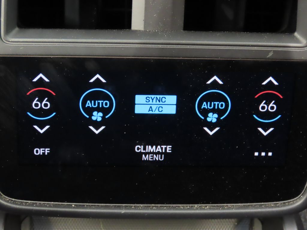 Thumbnail: 2022 Porsche Taycan - 31