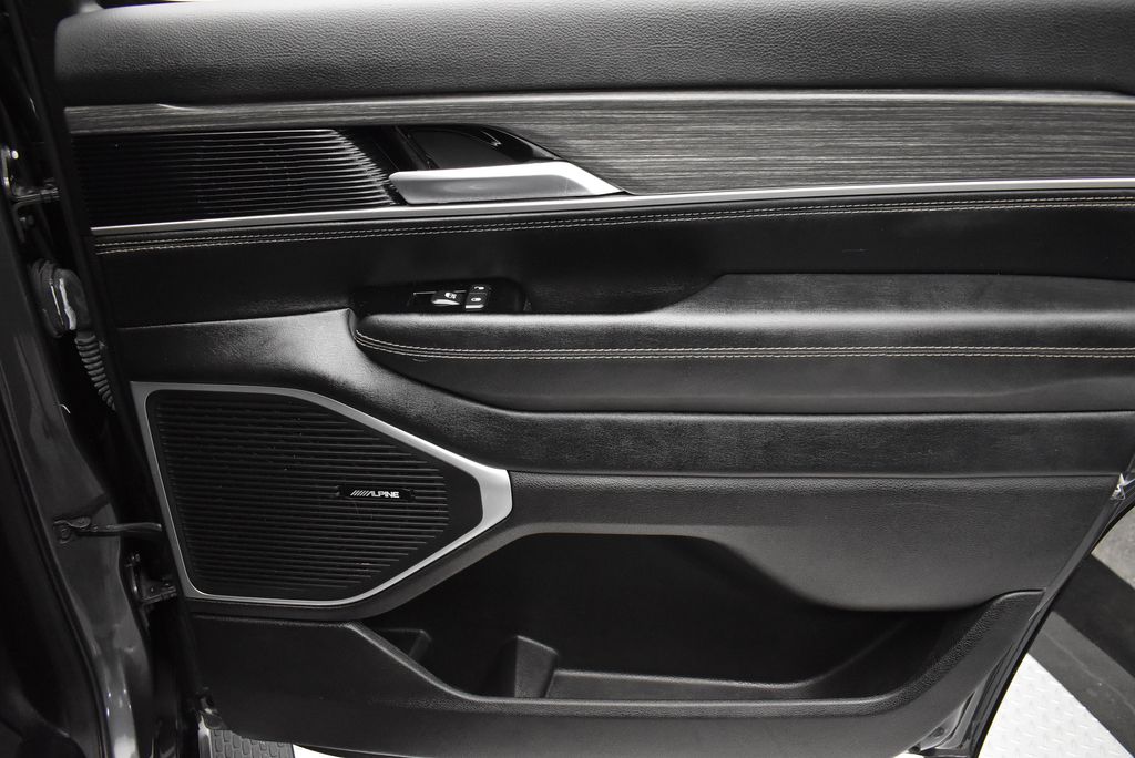 Thumbnail: 2024 Jeep Wagoneer - 31