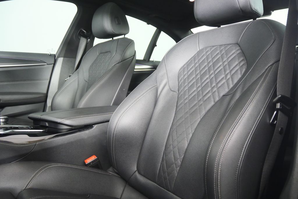 Thumbnail: 2023 BMW 5 Series - 10