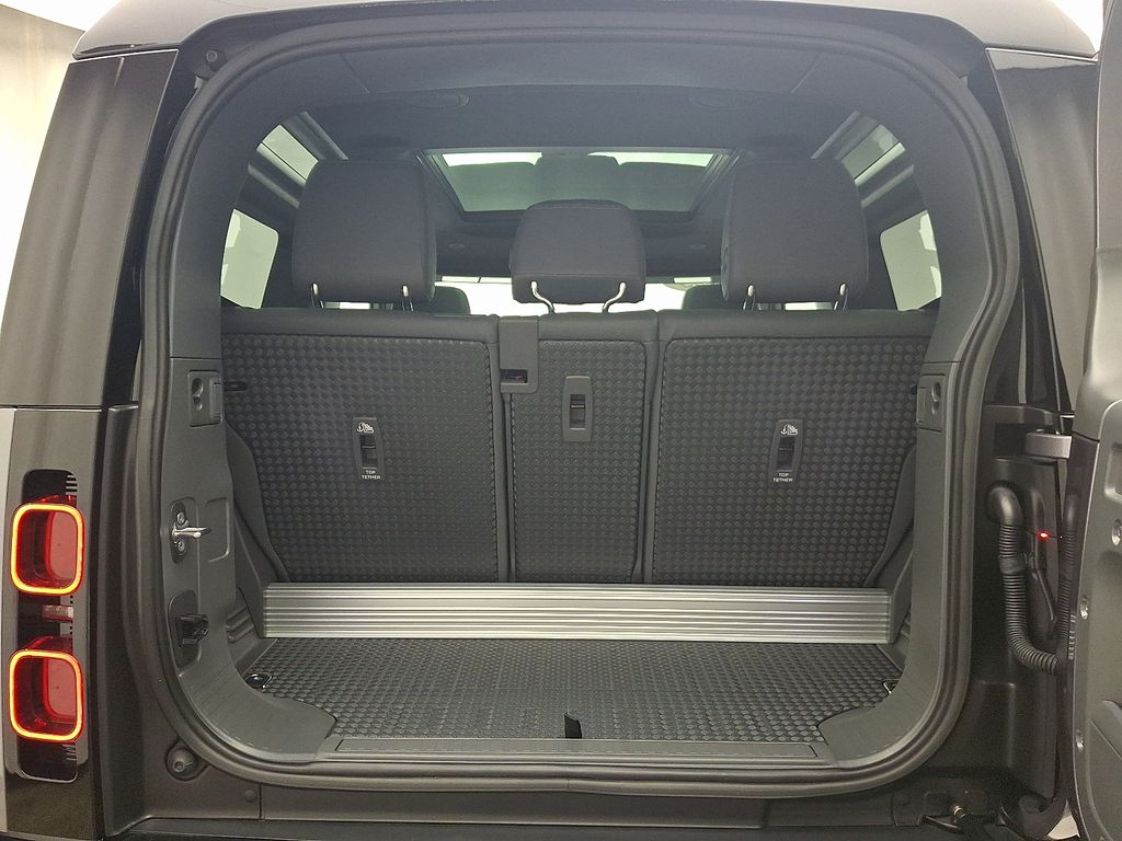 Thumbnail: 2023 Land Rover Defender - 29