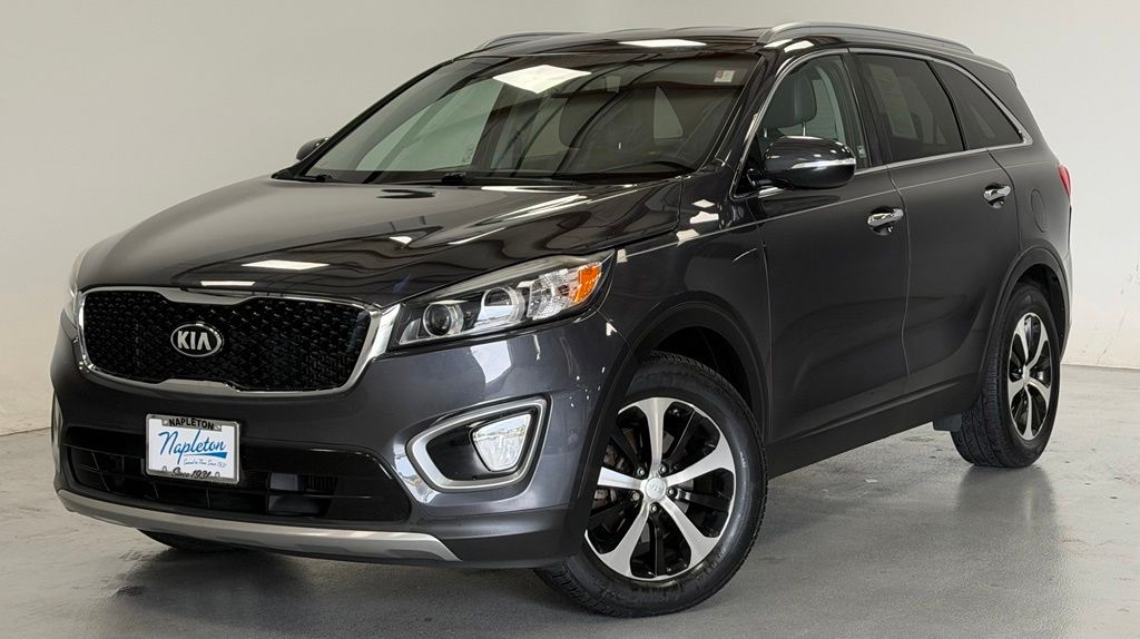 Gray (Platinum Graphite) 2016 Kia Sorento SUV / Crossover Front-Wheel Drive 6-Speed Automatic