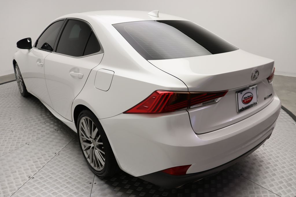 Thumbnail: 2017 Lexus IS - 11