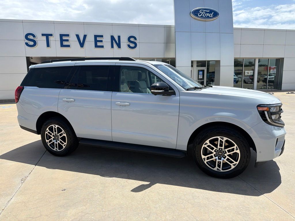 Space Silver Metallic 2025 Ford Expedition SUV / Crossover Four-Wheel Drive Automatic