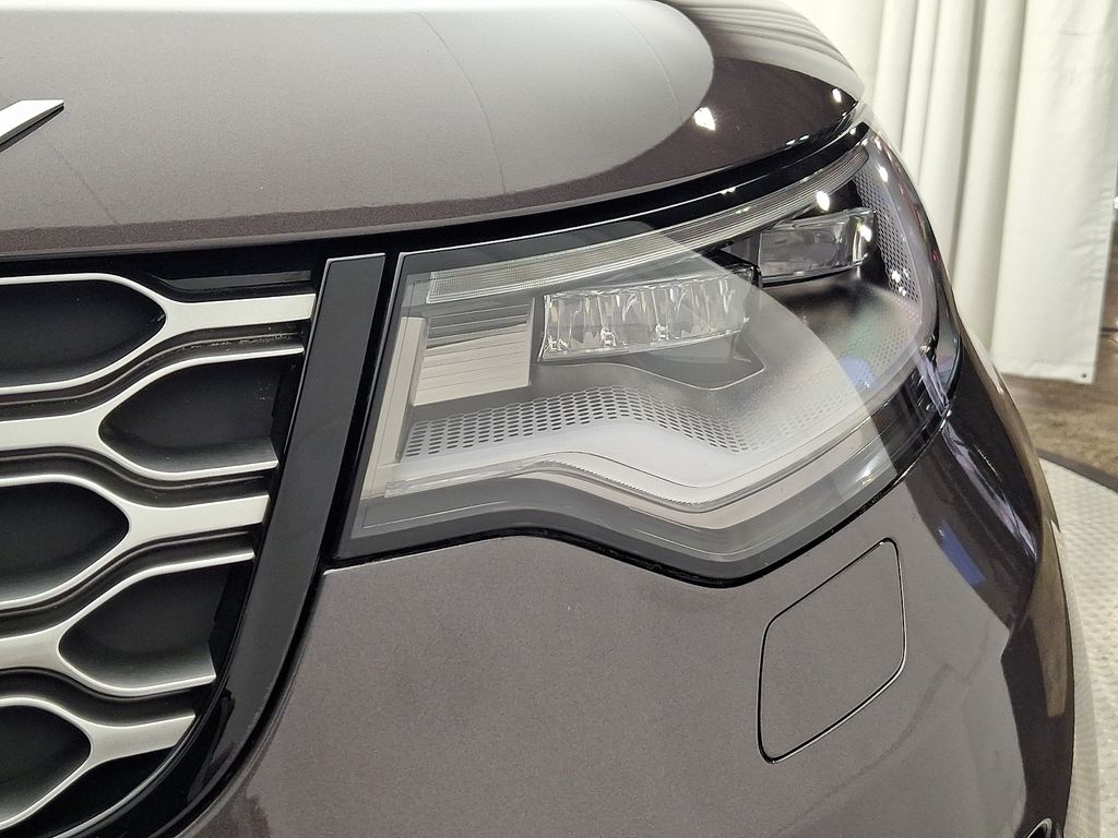 Thumbnail: 2025 Land Rover Discovery - 9
