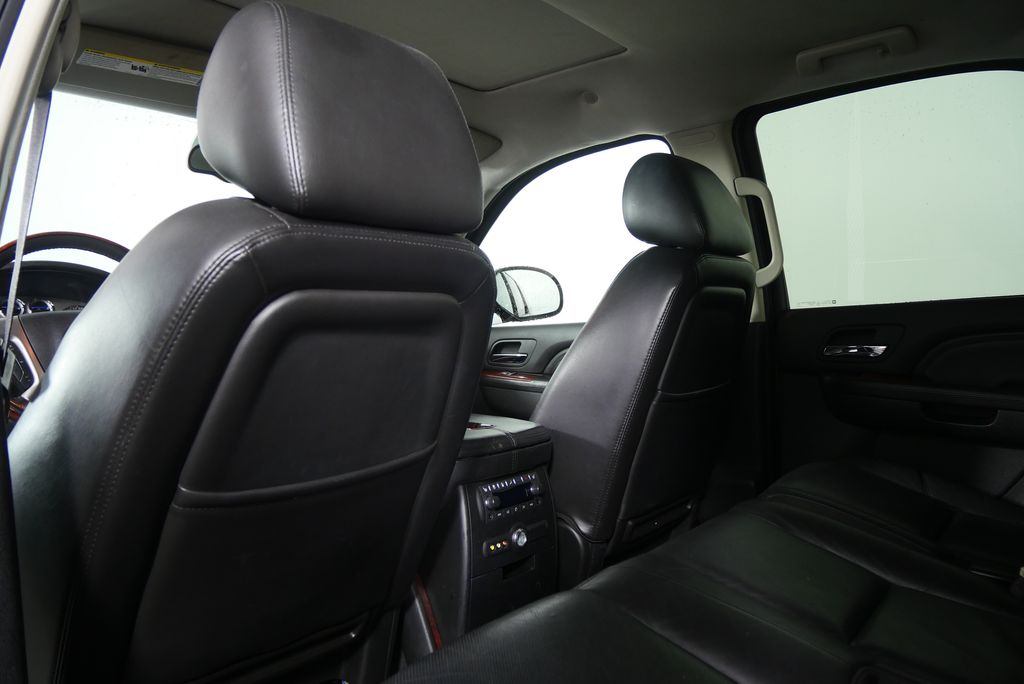 Thumbnail: 2010 Cadillac Escalade - 17