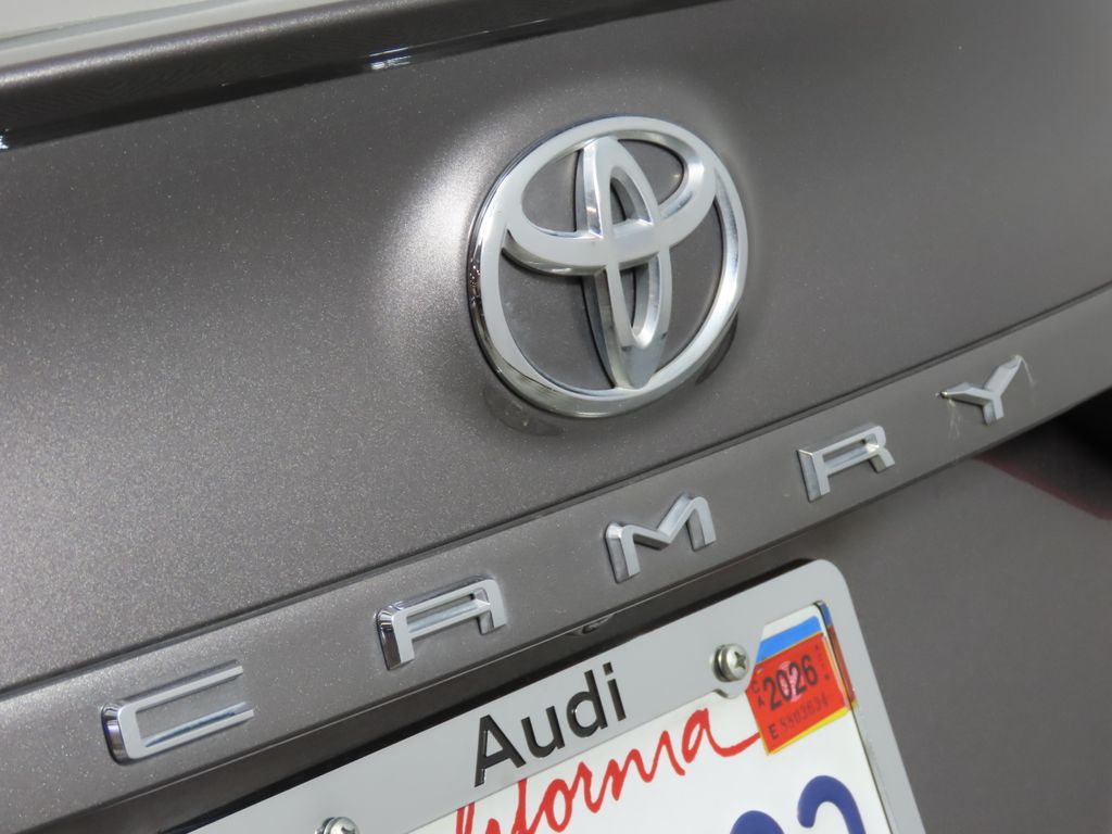 Thumbnail: 2018 Toyota Camry - 9