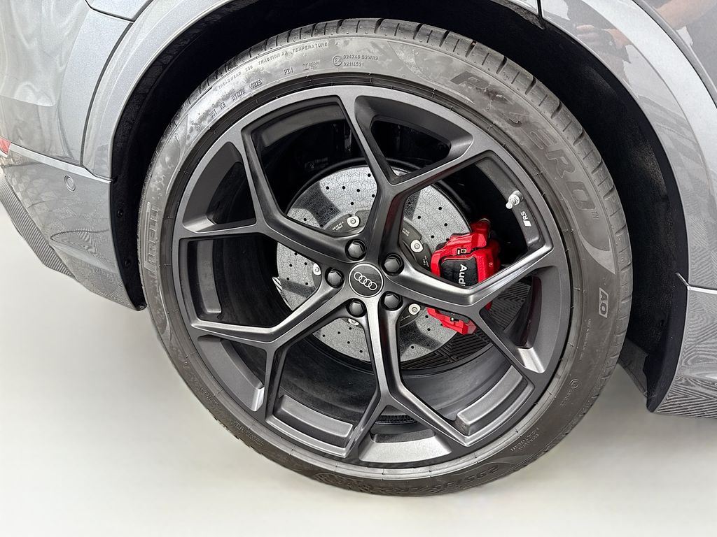 Thumbnail: 2025 Audi RS Q8 - 32