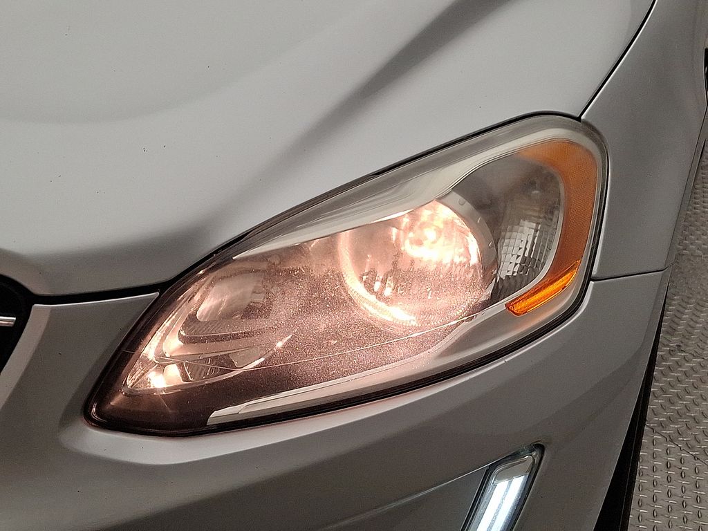 Thumbnail: 2016 Volvo XC60 - 9