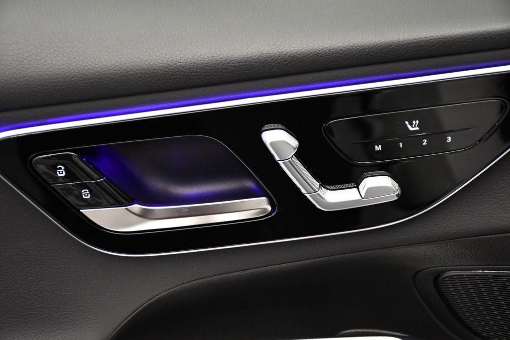 Thumbnail: 2025 Mercedes-Benz GLC - 31