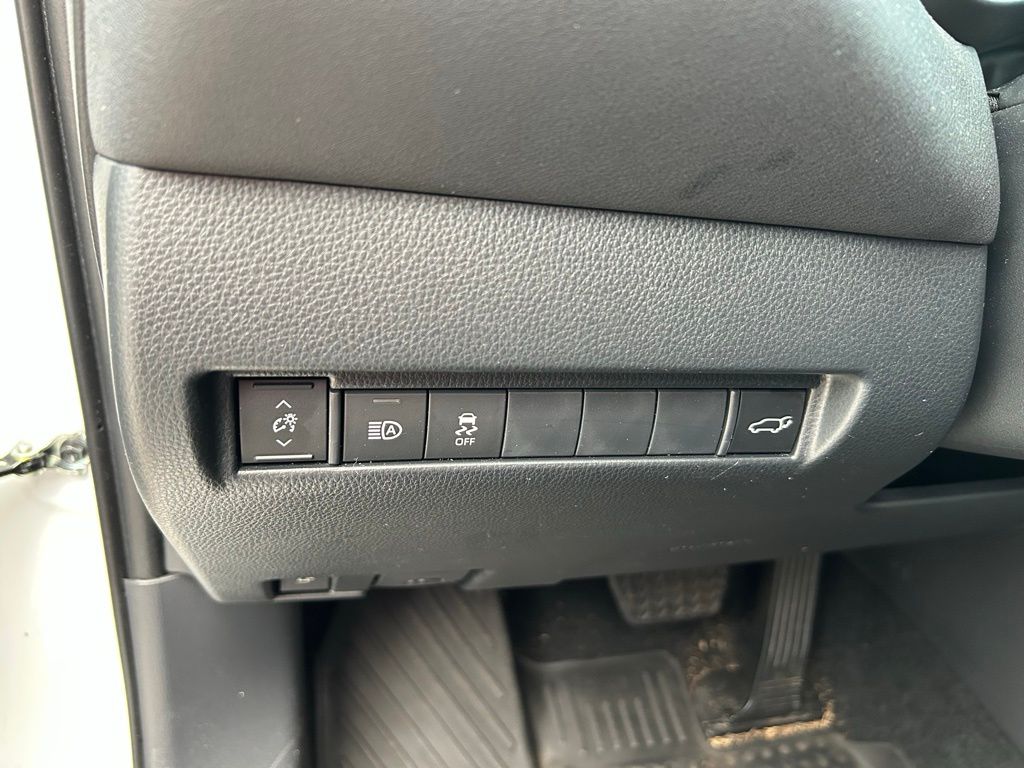 2024 Toyota Venza XLE 19