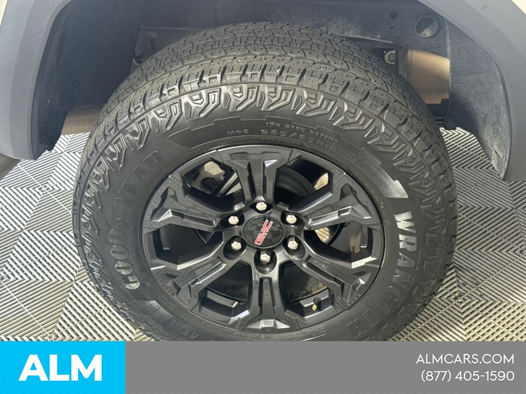 Used 2024 White GMC Elevation image 20
