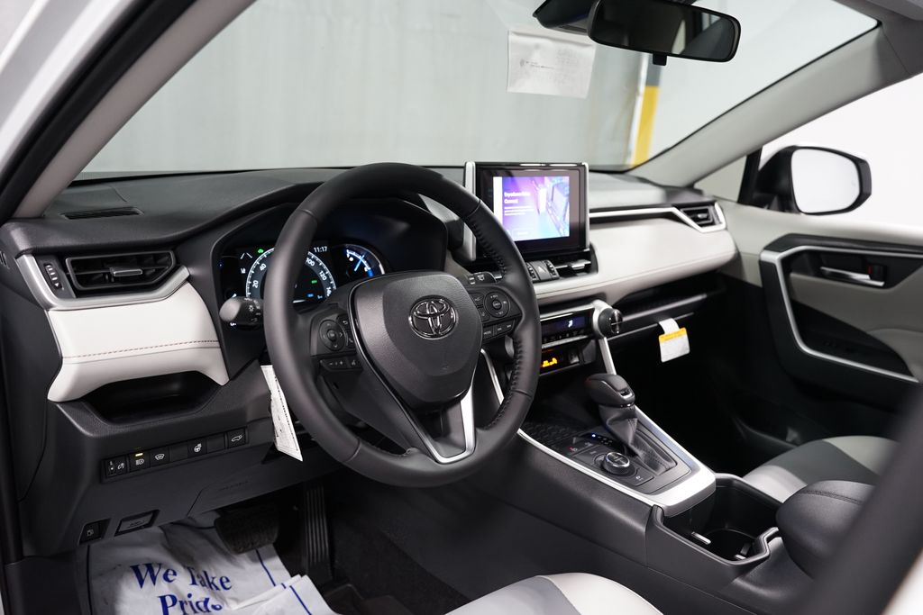 Thumbnail: 2025 Toyota RAV4 - 11