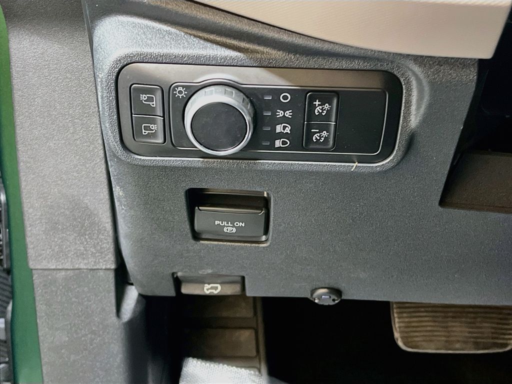 Used 2024 Green Metallic Ford Wildtrak image 10