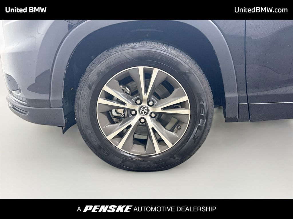 Thumbnail: 2016 Toyota Highlander - 9