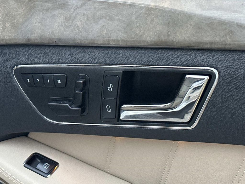 Thumbnail: 2010 Mercedes-Benz E-Class - 16