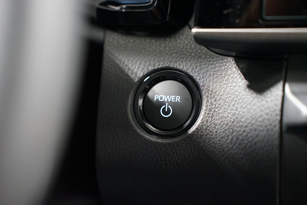 2025 Toyota Camry XLE 21