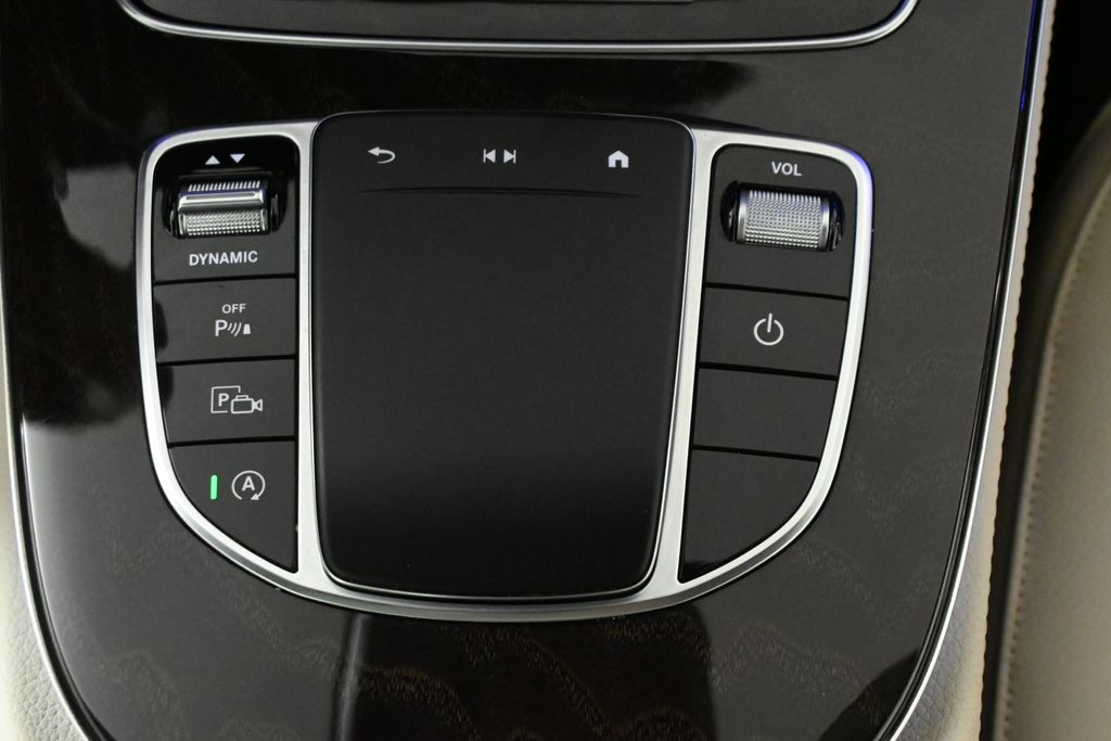 Thumbnail: 2022 Mercedes-Benz E-Class - 23