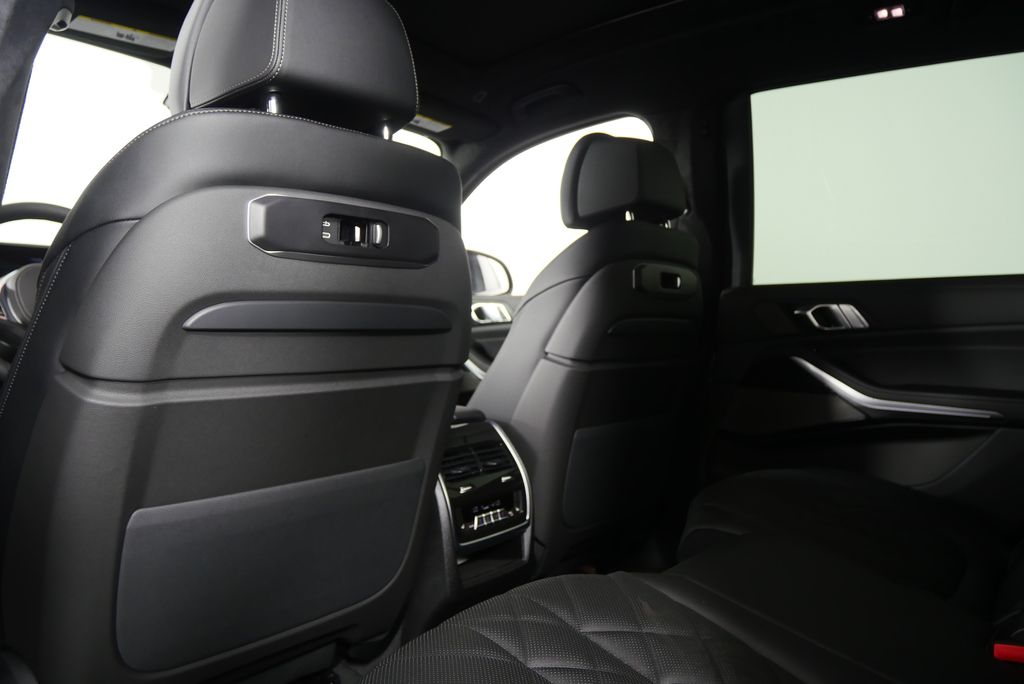 Thumbnail: 2026 BMW X7 - 19