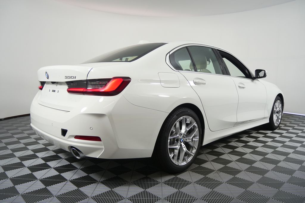 Thumbnail: 2025 BMW 3 Series - 3