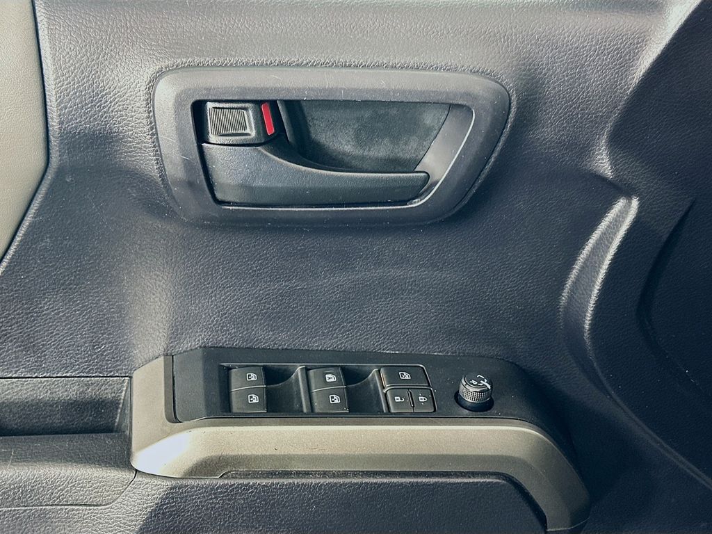 Thumbnail: 2020 Toyota Tacoma - 17