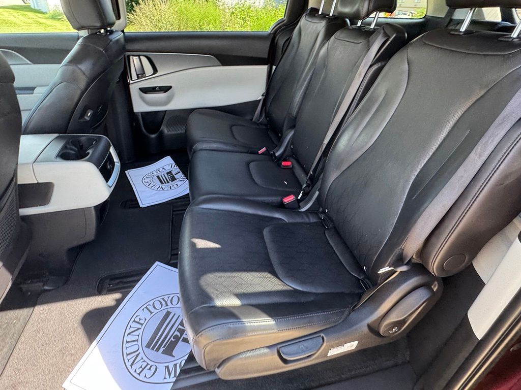 Used 2022 Kia Carnival Van