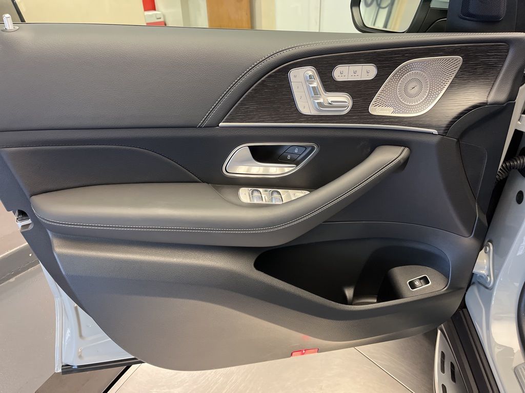 Thumbnail: 2025 Mercedes-Benz GLE - 11