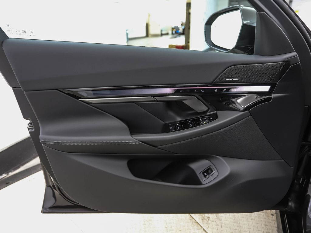 Thumbnail: 2027 BMW 5 Series - 9