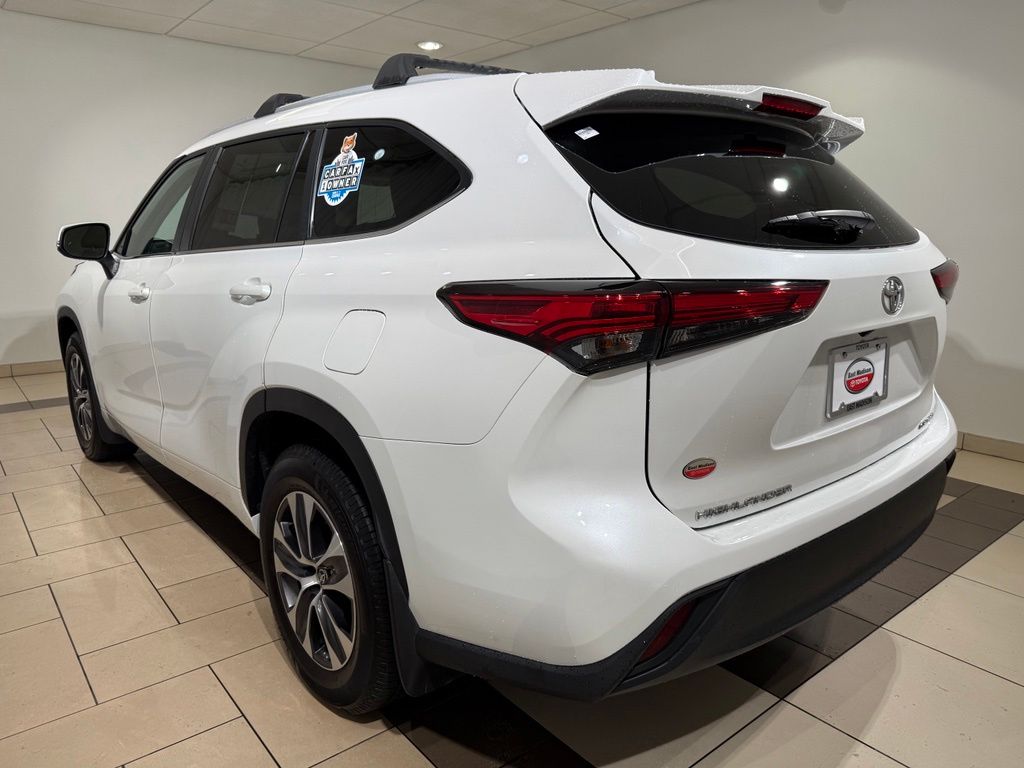 Thumbnail: 2023 Toyota Highlander - 3