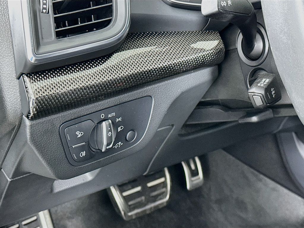 Thumbnail: 2019 Audi SQ5 - 10