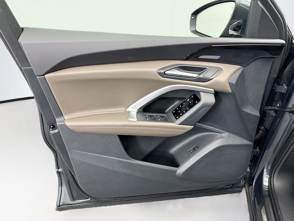 Thumbnail: 2025 Audi Q5 - 23