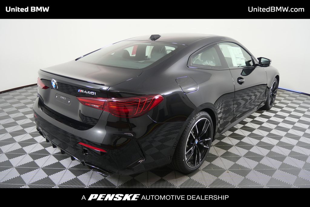 Thumbnail: 2026 BMW 4 Series - 4