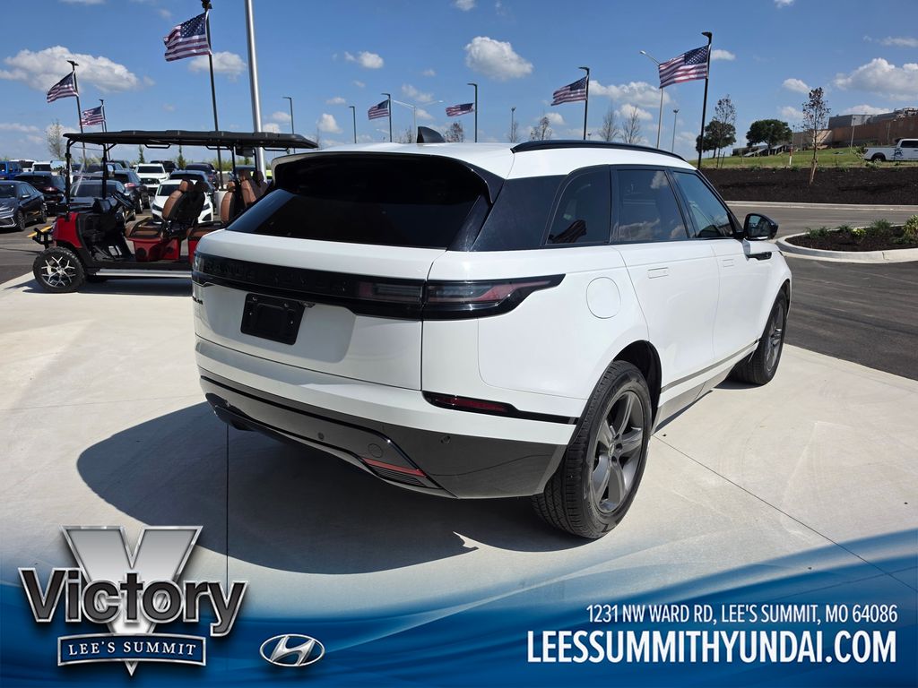 Used 2025  Land Rover Dynamic SE image 5