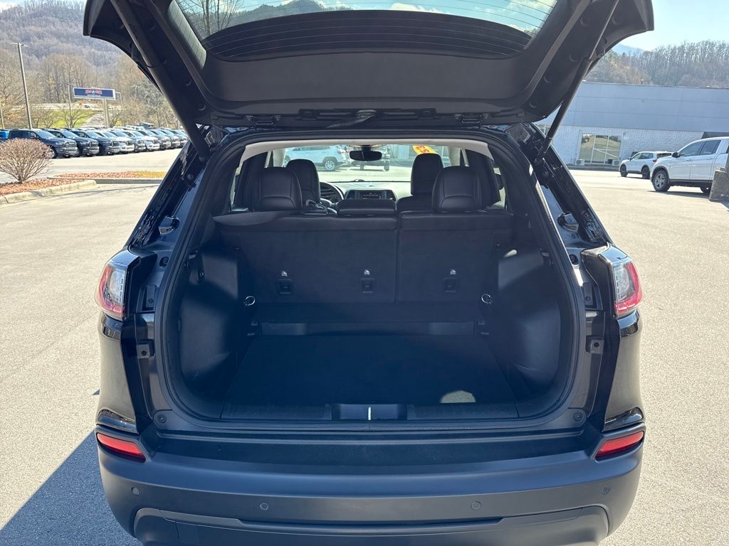 used 2023 Jeep Cherokee car, priced at $23,589