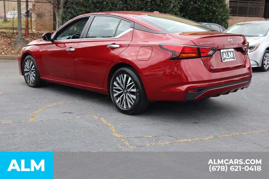 Used 2024 Red Nissan 2.5 SV image 9