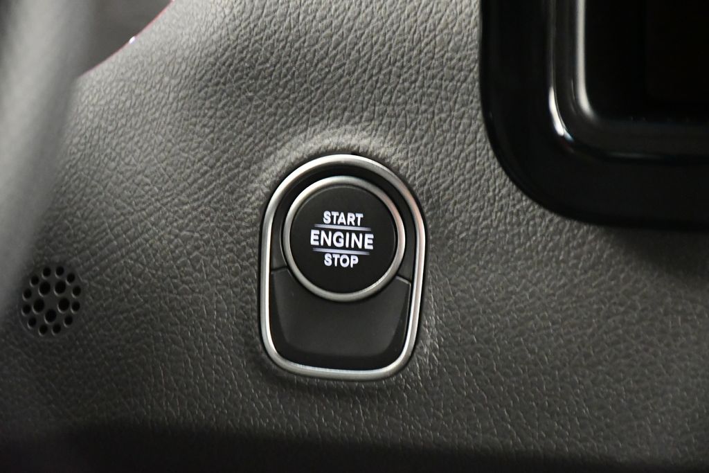 Thumbnail: 2025 Mercedes-Benz Sprinter - 16