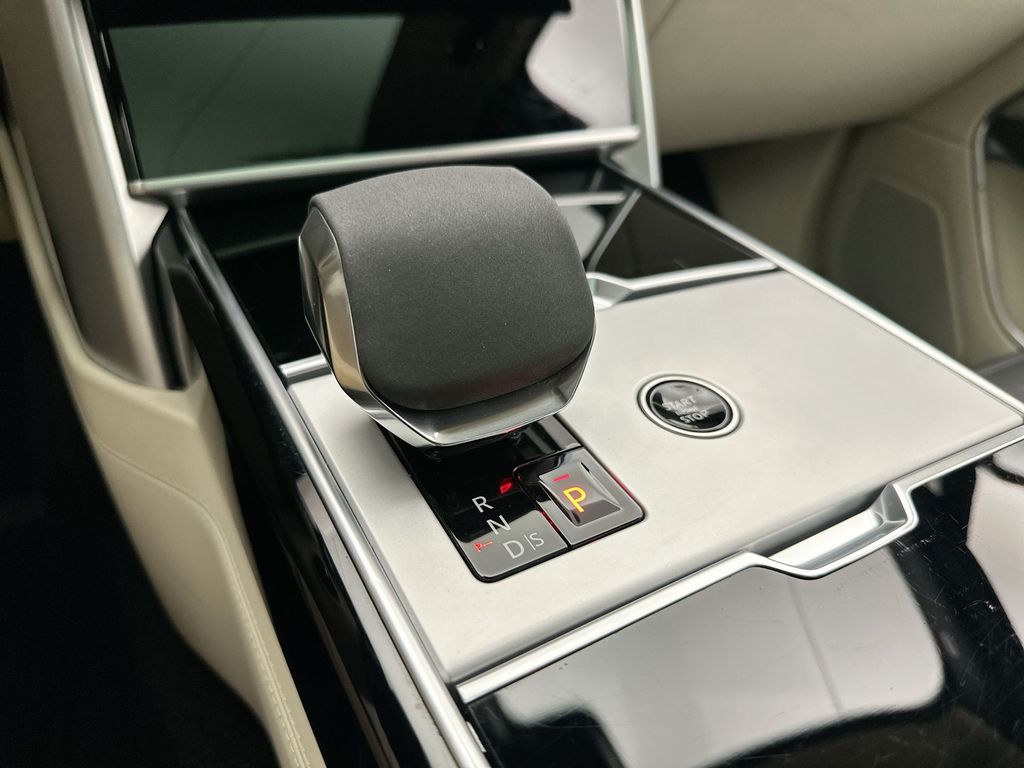 Thumbnail: 2024 Land Rover Range Rover - 24