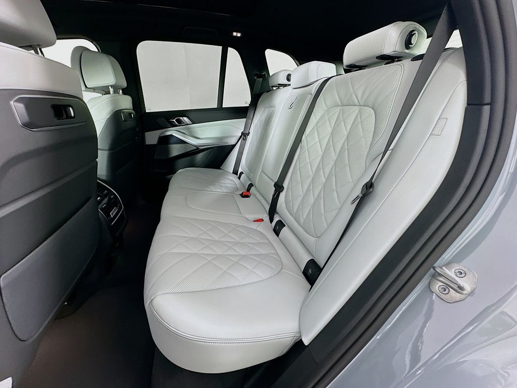 Thumbnail: 2026 BMW X5 - 17