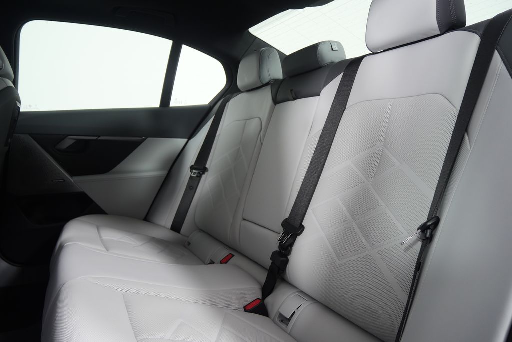 Thumbnail: 2026 BMW 5 Series - 16