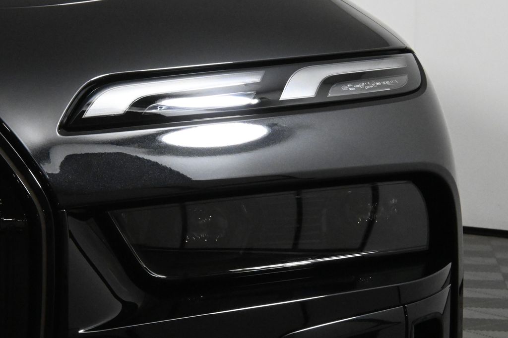 2025 BMW 7 Series 760i xDrive 11