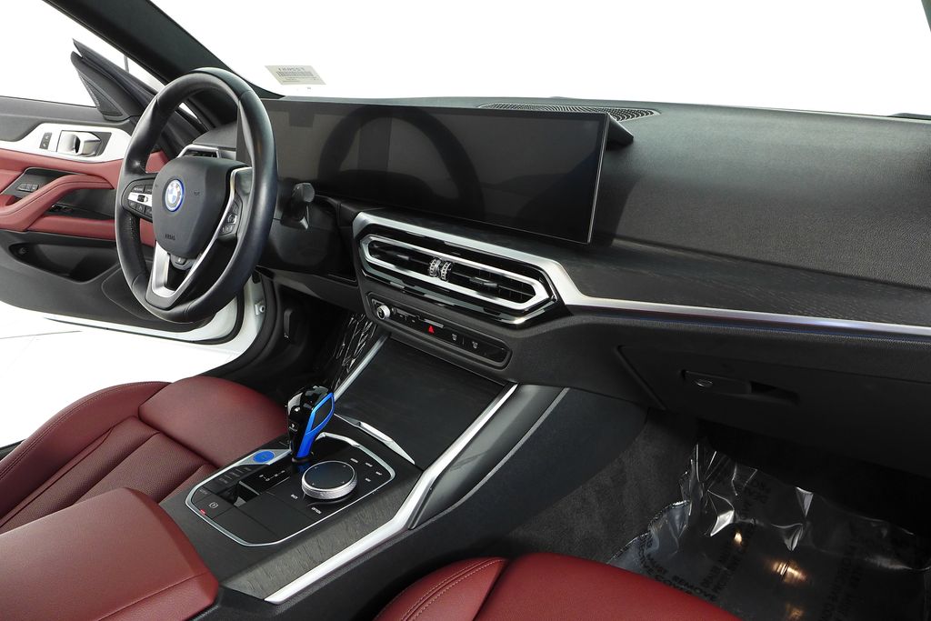 Thumbnail: 2023 BMW i4 - 13