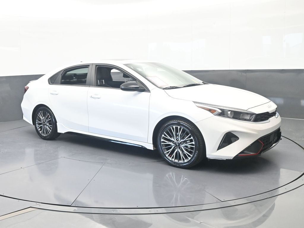 Used 2024 Snow White Pearl Kia GT-Line image 8