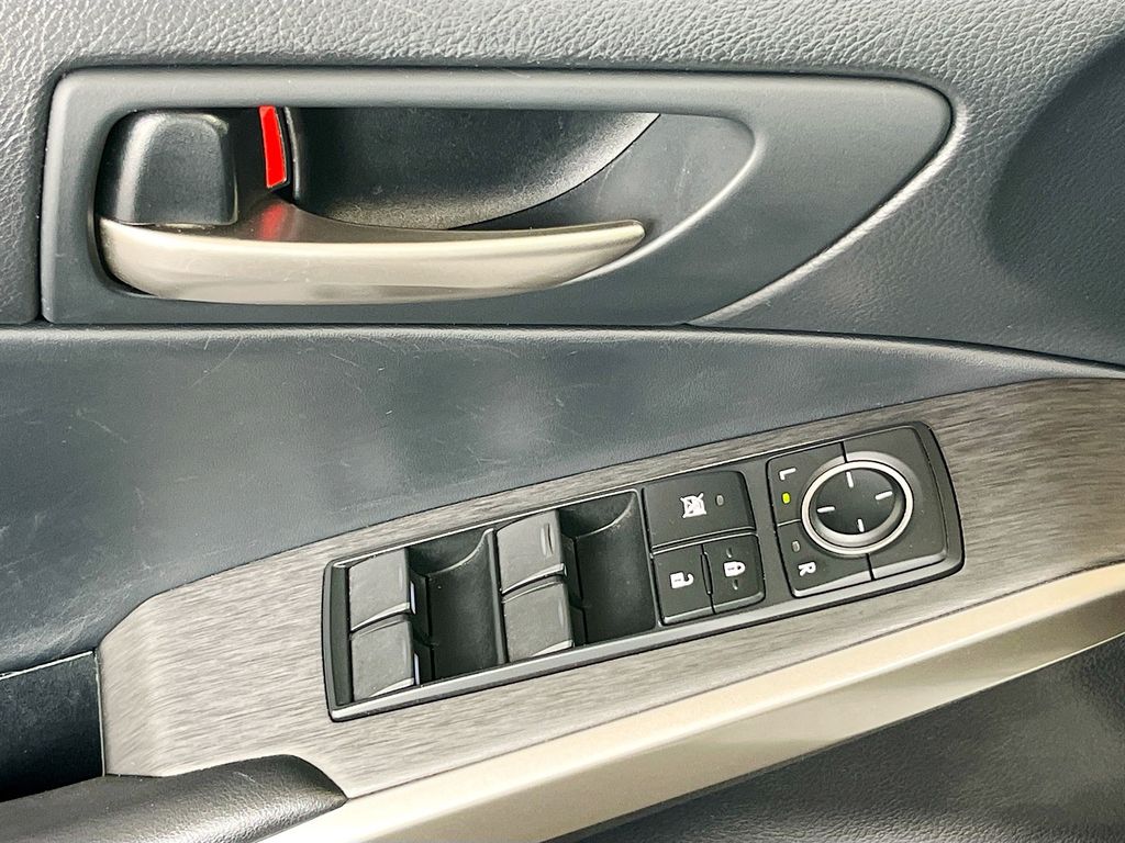 Used 2020 White Lexus 300 image 18