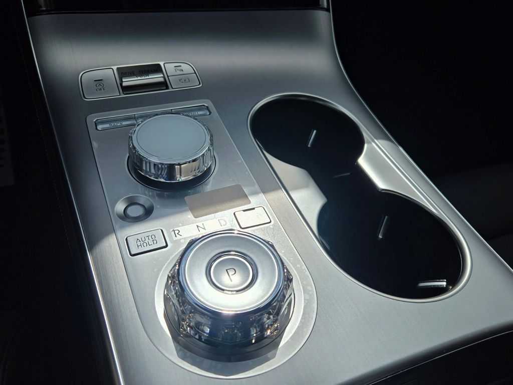 2027 Genesis Gv70