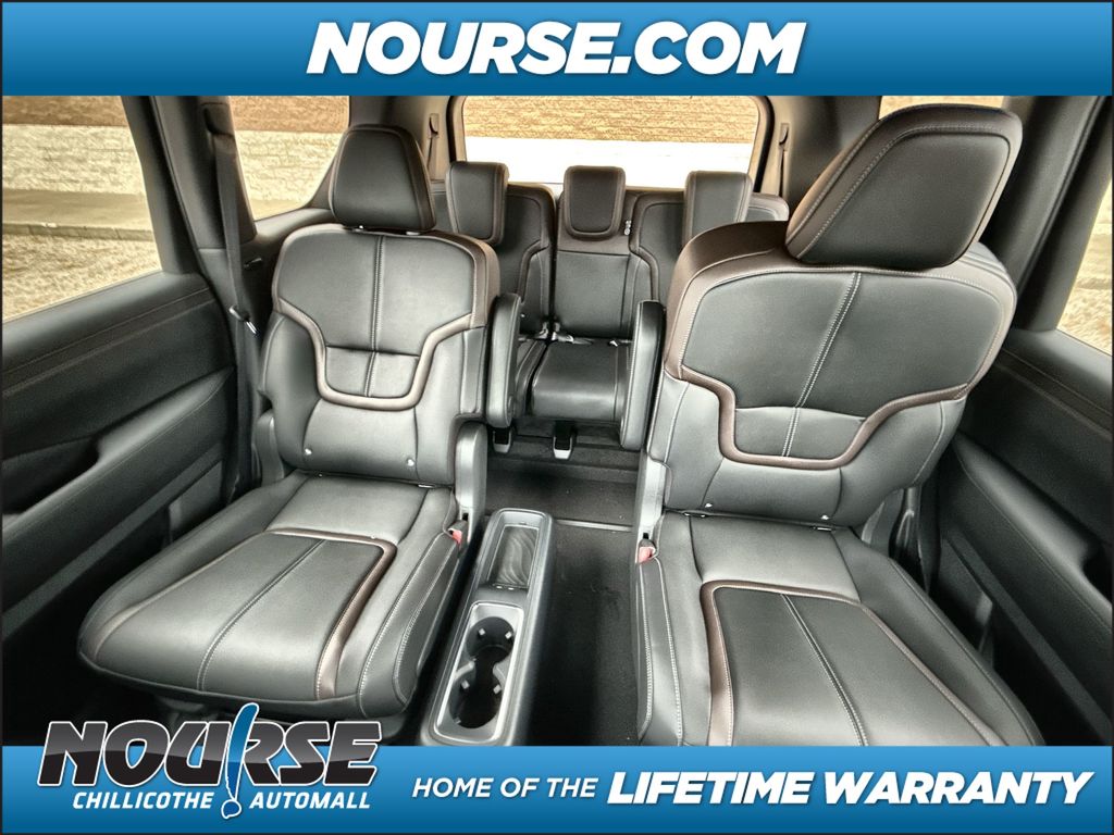 2025 Nissan Armada SL photo
