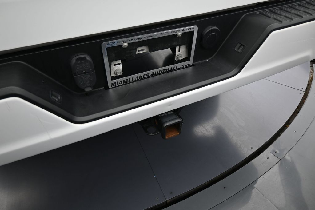Used 2022 Summit White Chevrolet Custom image 39