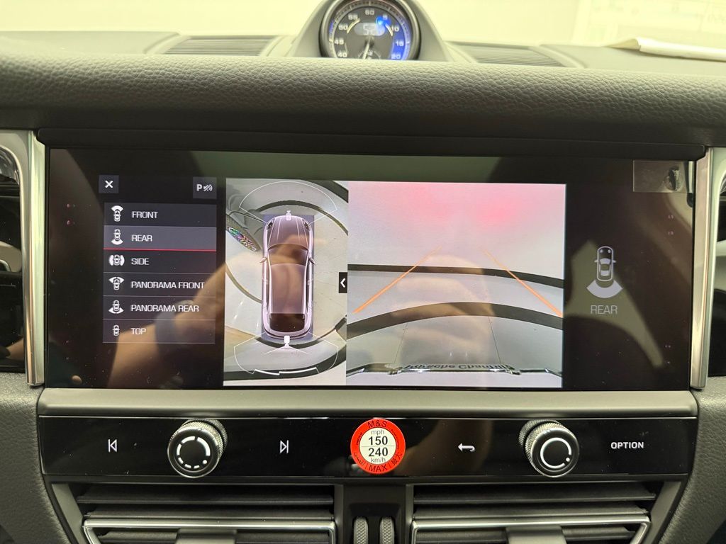 Thumbnail: 2026 Porsche Macan - 17